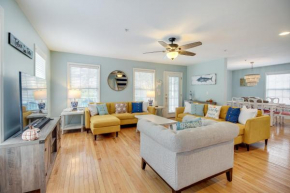 Lovely Tybee Island Home with Deck Less Than 1 Mi to Beach!